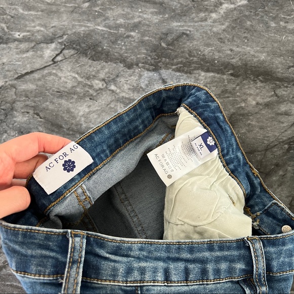 Split Design Jeans 👖 - Picture 5 of 8